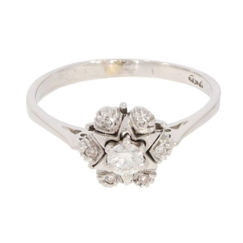 Pierścionek z białego złota z diamentami