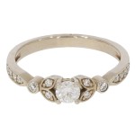Pierścionek z białego złota z brylantem i diamentami