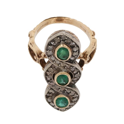 45684 Pierścionek z żółtego złota ze szmaragdami i diamentami