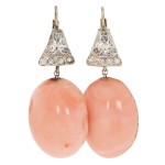 Kolczyki z białego złota z diamentami i koralem