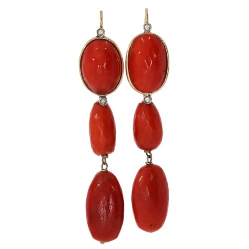 Kolczyki z żółtego złota z koralem i diamentami