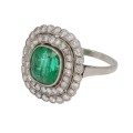Pierścionek z platyny ze szmaragdem i diamentami