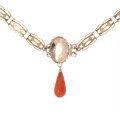 Złoty naszyjnik z koralem