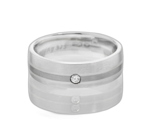 Platynowa obrączka z diamentem