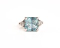 Pierścionek z białego złota z akwamarynem i diamentami