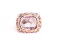 Złoty pierścionek z różowym kwarcem i diamentami