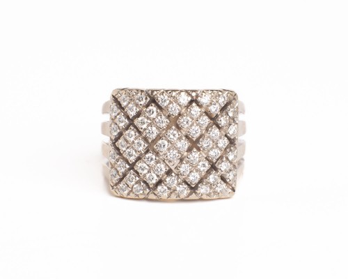 Pierścionek z białego złota z diamentami