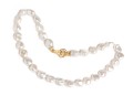 Naszyjnik z pereł z diamentowym zapięciem