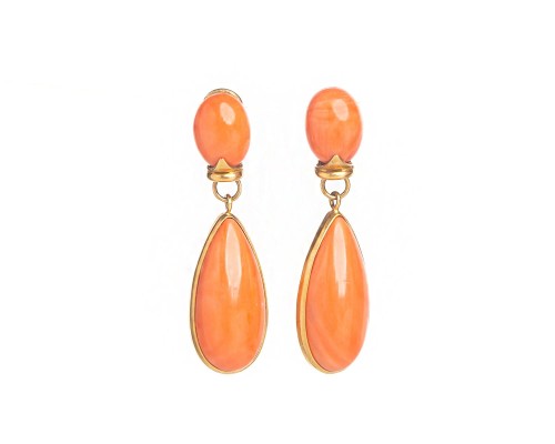 Złote kolczyki z koralami