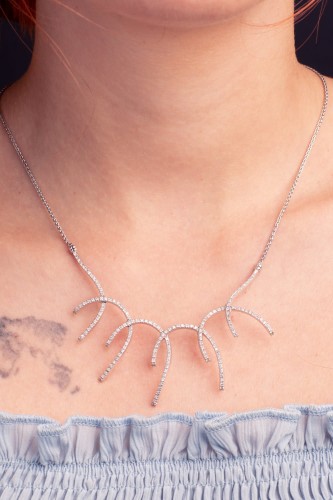 Naszyjnik z białego złota z diamentami