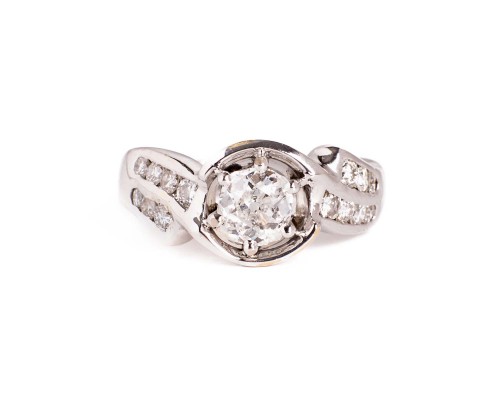 Pierścionek w białym złocie z kamieniem centralnym 0,60 ct