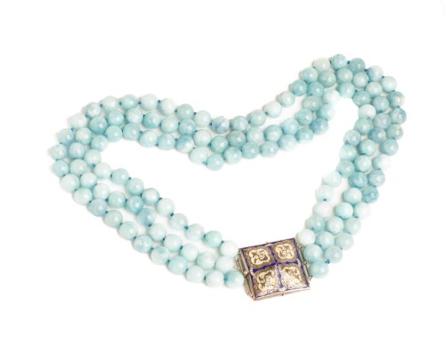 Naszyjnik z akwamarynami i srebrnym zapięciem