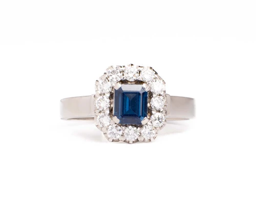 Złoty pierścionek z szafirem 0,42 ct i diamentami 0,70 ct