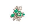 Pierścionek w białym złocie z diamentami i szmaragdami