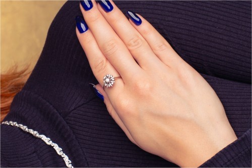 Złoty pierścionek z diamentami