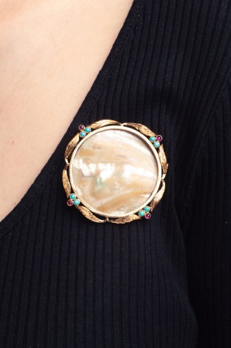 Złota broszka z turkusem, granatami i masą perłową