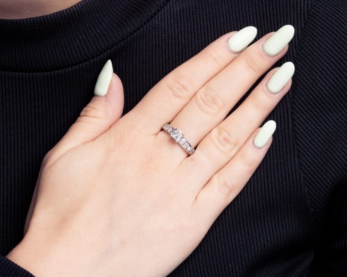 Platynowy pierścionek z diamentami