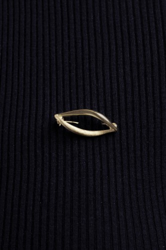 Elegancka broszka, złota