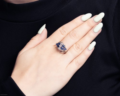 Pierścionek z szafirami i diamentami