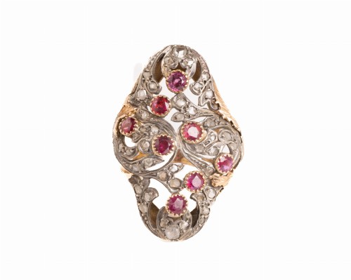 Pierścionek z rubinami i rozetami diamentowymi (front)