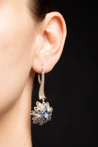 Złote kolczyki z szafirami i diamentami