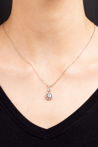 Naszyjnik w białym złocie z diamentami