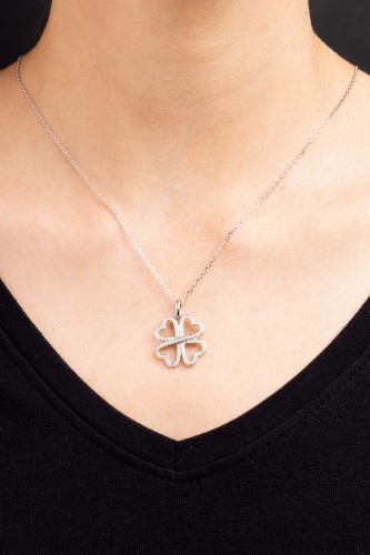 Zawieszka czterolistnej koniczynki w białym złocie próby 750