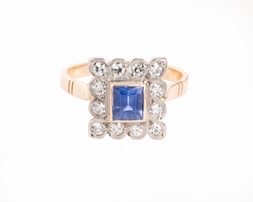 Pierścionek z szafirem i 12 diamentami