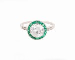 Platynowy pierścionek z diamentem ok. 1,15ct  i szmaragdami