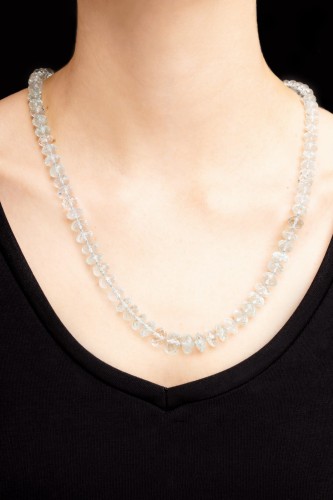 Naszyjnik z akwamarynów i zapięciem w próbie 750