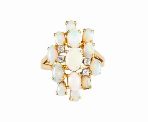 Pierścionek z opalami australijskimi i diamentami