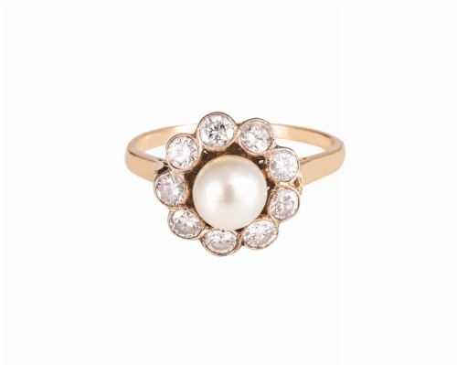 Pierścionek w złocie z 9 diamentami i morską perłą