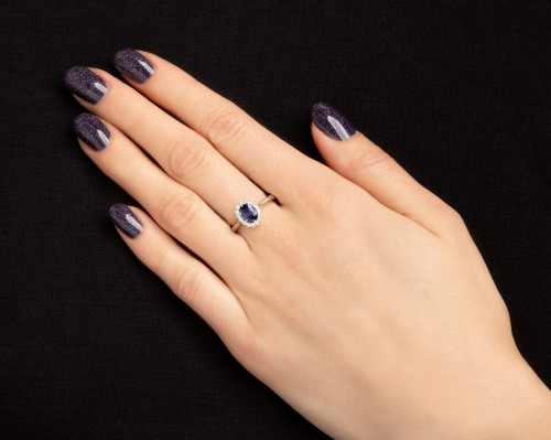 Pierścionek z szafirem ok. 0,75 ct i karmazycją z brylantów