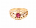 Złoty pierścionek z rubinem i diamentami