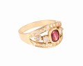 Rubin, diamenty w złotym pierścionku
