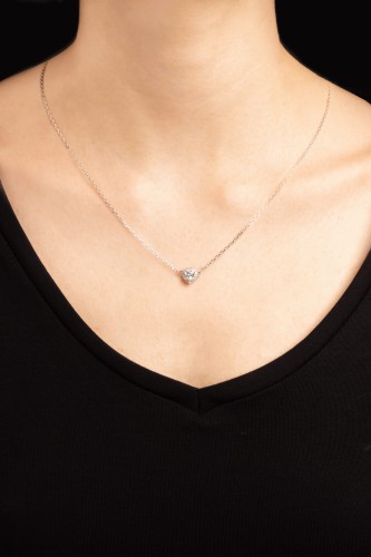 Naszyjnik z motywem serca, z diamentami ok. 0,45 ct