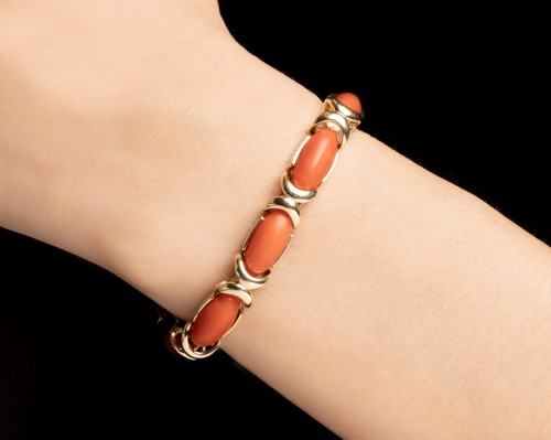 Złota bransoletka z koralami