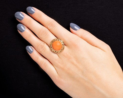 Pierścionek z koralem, żółte złoto