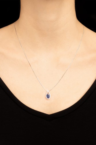 Zawieszka z szafirem ok. 0,91 ct i diamentami