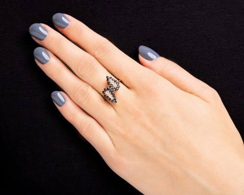 Złoty pierścionek z brylantami ok. 0,16 ct i szafirami ok. 1 ct