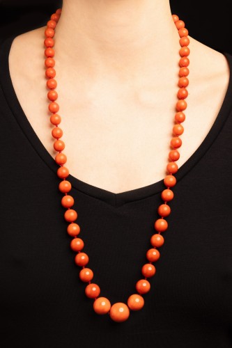 Korale i złote zapięcie, długość 80 cm