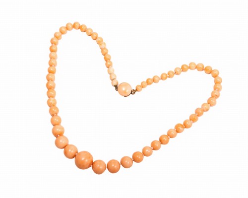 Różowe korale, stopniowane, długości ok. 42 cm