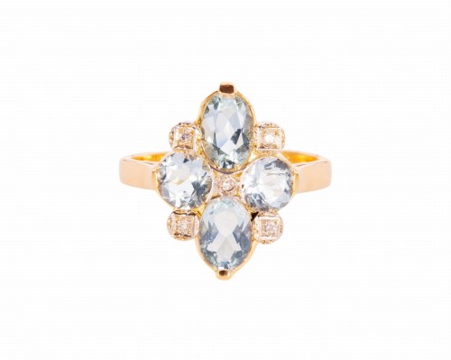 Pierścionek z akwamarynami i diamentami w złocie