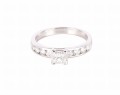 Platynowy pierścionek z diamentami