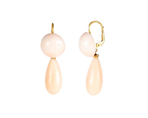 Wiszące kolczyki z jasnym koralem peau d'ange