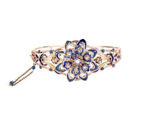 Złota bransoleta z emalią i perełkami, ze wzoru kwiatu