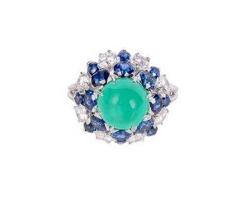 Platynowy pierścionek z chryzoprazem, diamentami i szafirami