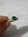 Szmaragd ok. 0,66 ct oraz diamenty łącznie ok. 0,17 ct