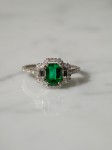Pierścionek ze szmaragdem z Kolumbii oraz 42 diamentami