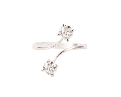 Pierścionek typu contrarie, mijanka, z dwoma diamentami